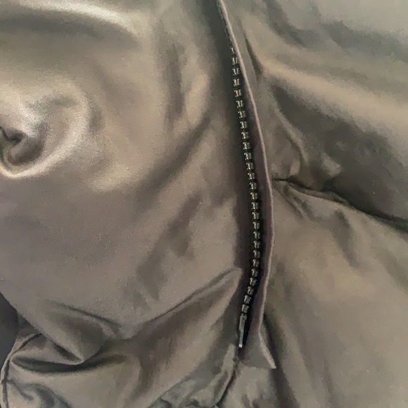 Gap Women’s Black Down Puffer Light Rain Jacket Size S - Picture 9 of 12